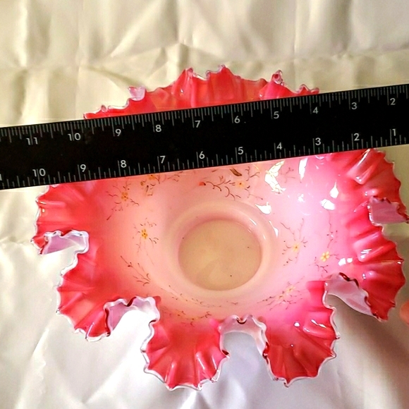 ❣HP❣Vintage Bridal Ruffle Cranberry & Milk Bowl - Picture 5 of 9